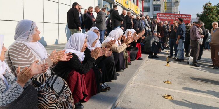 Akdeniz Belediyesi önündeki direniş 2’nci gününde