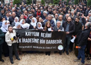 Akdeniz’de kayyım protestosunda direniş mesajı