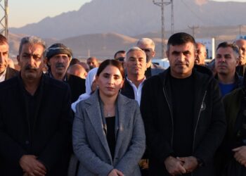 Habur Sınır Kapısı’nda engel sürüyor: Heyet 24 saattir keyfi bekletiliyor