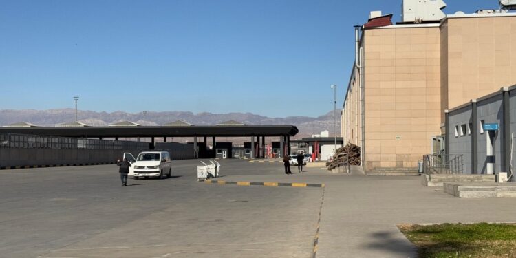 Sınırda bekletilen heyet CİMER’e şikayette bulundu