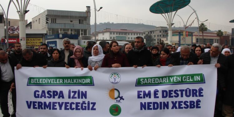 Cizîr, kayyım girişimine karşı yürüdü