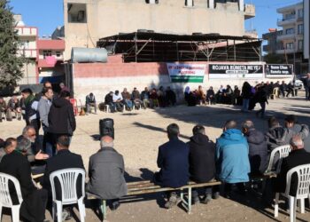 Kobanê sınırında kilamlar eşliğinde nöbet