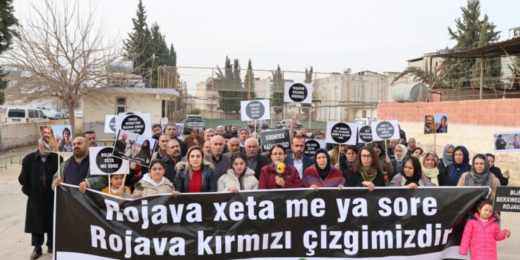 Emine Şenyaşar sınırda: Kobanê için adalet