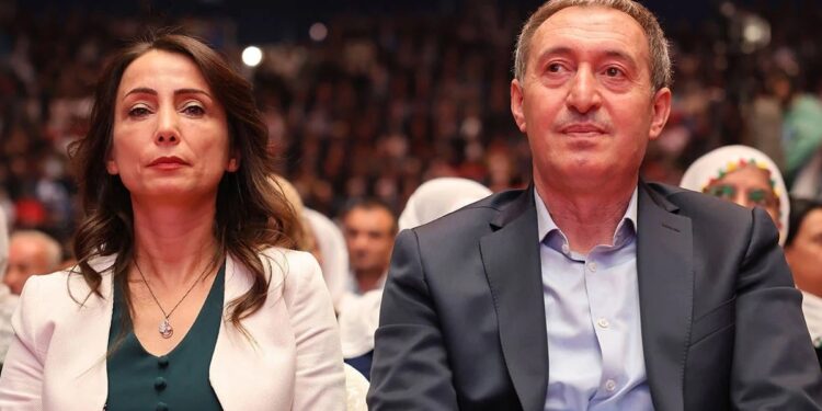 Hatimoğulları ve Bakırhan’dan gazetecilerin gözaltına alınmasına tepki