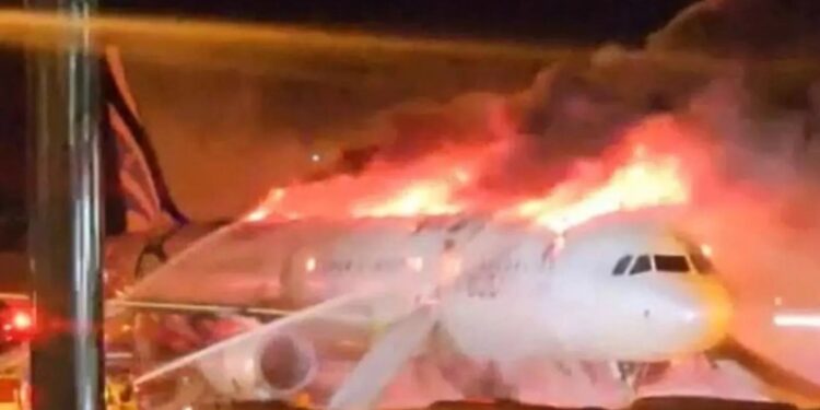 Güney Kore’de yolcu uçağında yangın çıktı: 176 kişi tahliye edildi