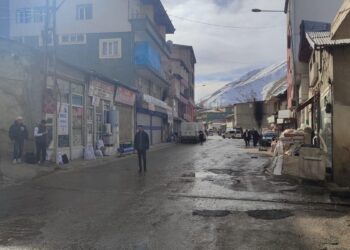 Miks’te yol protestosu: Halk kepenk açmadı