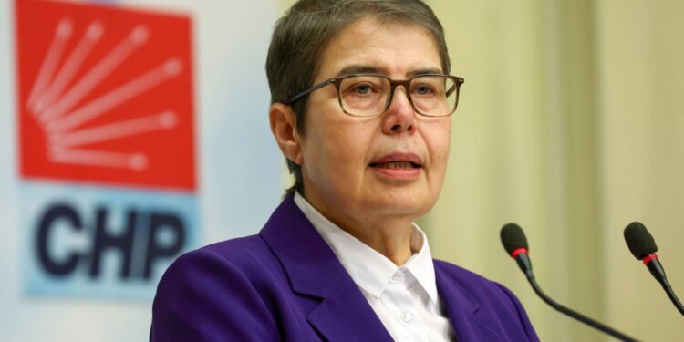 18 gazeteci halen cezaevinde, bu halkın hakikatle bağının koparılması demek