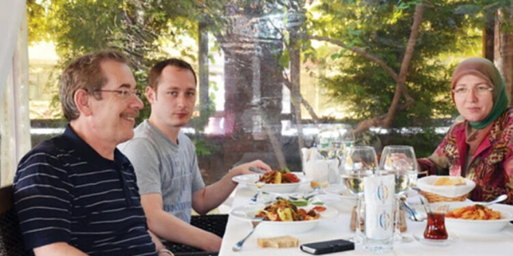 Abdüllatif Şener’in ikinci oğlu Erdoğan’a hakaretten tutuklandı