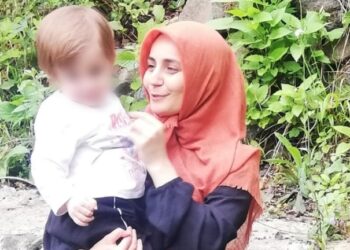 Ağır engelli bebeği olan ev hanımı tutuklandı