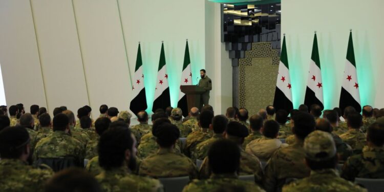 Ahmed eş-Şara, silahlı grupların temsilcilerine zafer konuşması yaptı, resmen Devlet Başkanı oldu