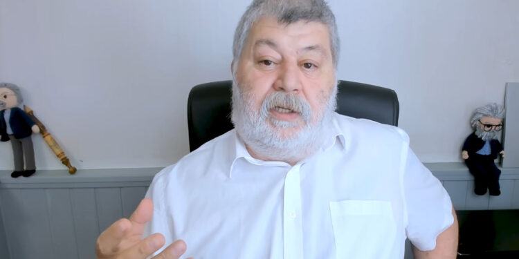 Ahmet Nesin için yakalama kararı çıkarıldı