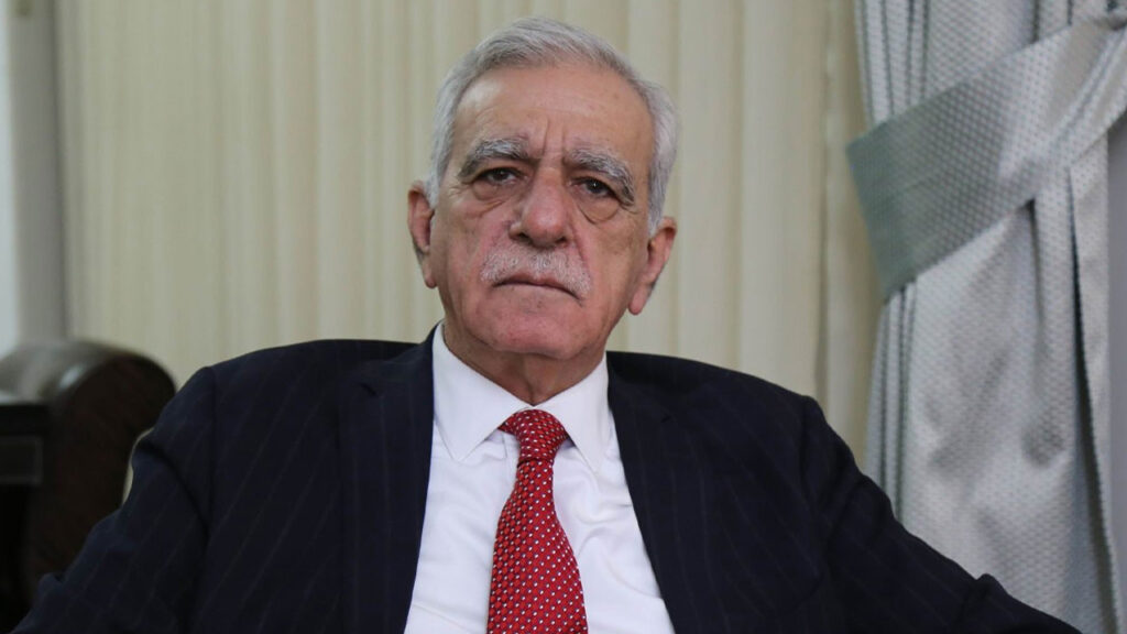 Ahmet Türk'ten Dikkat Çeken Açıklama: 'İki veya Üçüncü İmralı Ziyaretinde Silah Bırakma Çağrısı Gelebilir'