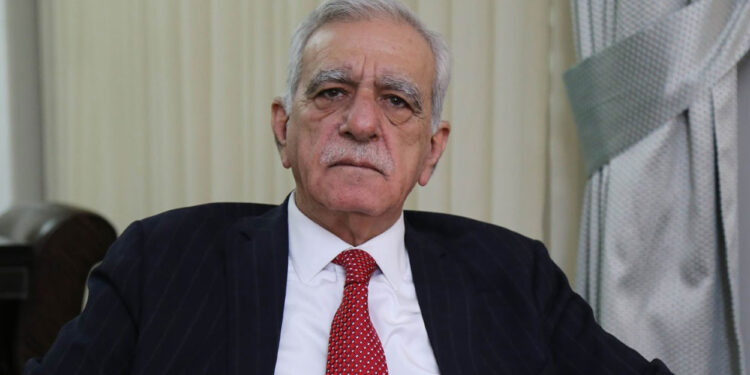 Ahmet Türk'ten Dikkat Çeken Açıklama: 'İki veya Üçüncü İmralı Ziyaretinde Silah Bırakma Çağrısı Gelebilir'