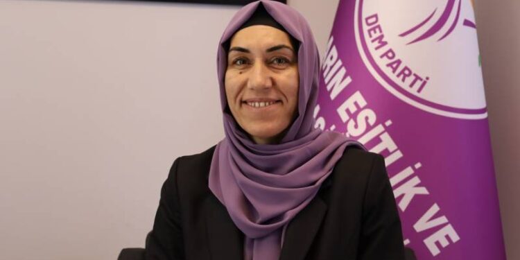 Akdeniz Belediye Başkanı Nuriye Arslan kimdir; neden gözaltına alındı?