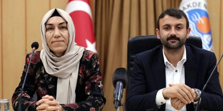 Akdeniz Belediyesi Eş Başkanları gözaltına alındı
