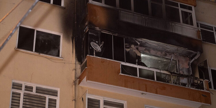 Ankara'da Korkutan Yangın! Patlama Meydana Geldi