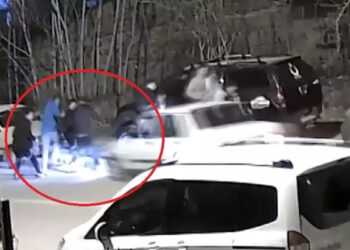 Ankara’da otomobil öğrencilerin arasına daldı: 2 yaralı