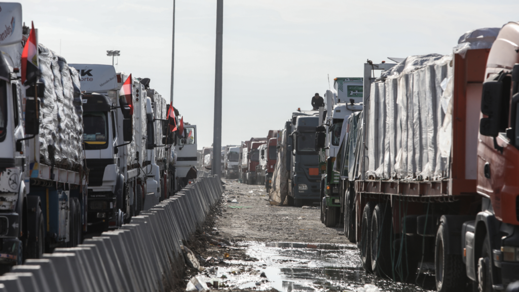 Ateşkesin Ardından Yardım Tırları Gazze'ye Ulaştı