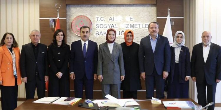 Bakanlık “Aile Yılı” projeleri için toplandı, DİSK ve KESK davet edilmedi