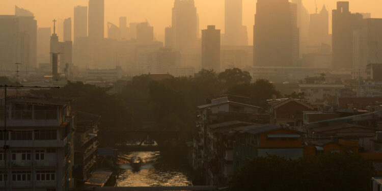 Bangkok'ta Hava Kirliliği Alarmı: Toplu Taşıma Ücretsiz, 352 Okul Tatil Edildi