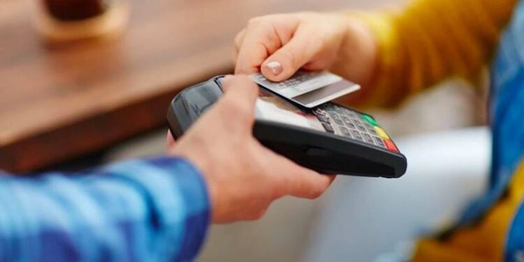 Banka ve kredi kartı harcamaları en fazla hangi sektörde gerçekleşti?