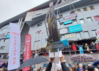 Beşiktaş'da Demokrasi Nöbeti