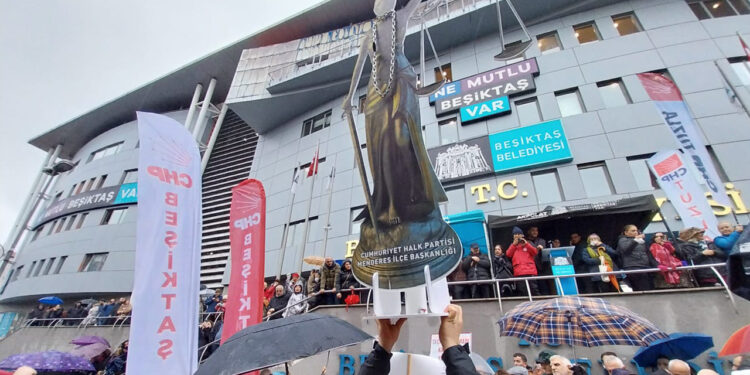 Beşiktaş'da Demokrasi Nöbeti