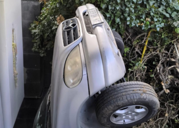 Beşiktaş'ta cip bina boşluğuna düştü