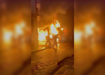 Beyoğlu’nda alevli gece: Terzi dükkanı ve daire yandı