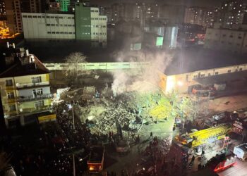 Binada 14 daire, 7 dükkan bulunuyor