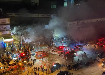 Binanın alt katındaki balıkçı dükkânının kolon kestiği iddia edildi