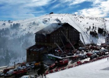 Bolu Grand Otel yangınında 78 kişi öldü, belediye ve itfaiye yöneticisi dahil 11 kişi gözaltında