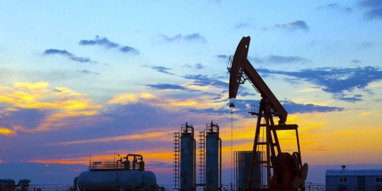 Brent petrol ABD'nin Rusya'ya yönelik yaptırımlarını yoğunlaştırmasının ardından yüzde 3'e yakın arttı