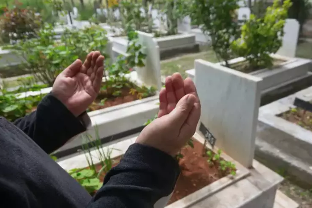 Bu da oldu; mezar ziyareti ve dua ‘örgütsel bağlantı’ sayıldı!
