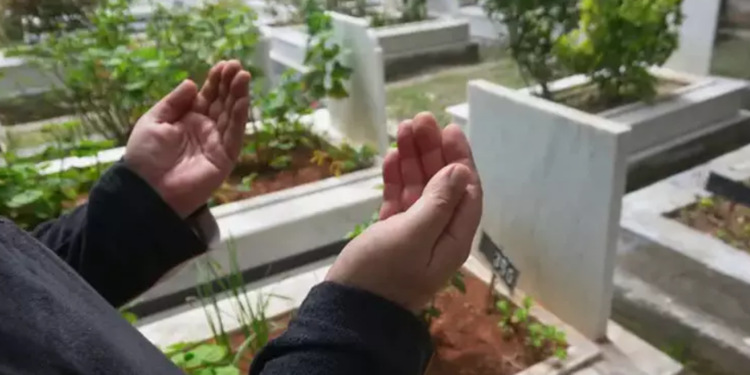 Bu da oldu; mezar ziyareti ve dua ‘örgütsel bağlantı’ sayıldı!