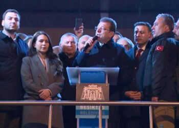 CHP, Demokrasi nöbetine başladı