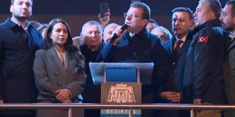 CHP, Demokrasi nöbetine başladı