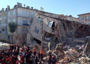 CHP heyetinden Elazığ Valisi Numan Hatipoğlu ile "deprem" görüşmesi