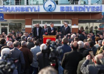 CHP lideri Özel: Erdoğan’a yakın şirketlerin SGK’ye 9 kamyon altın borcu var