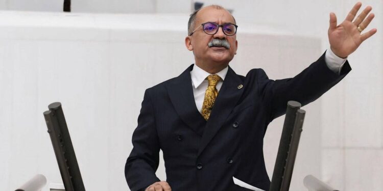 CHP'den en düşük emekli aylığının asgari ücret seviyesine çekilmesi için kanun teklifi