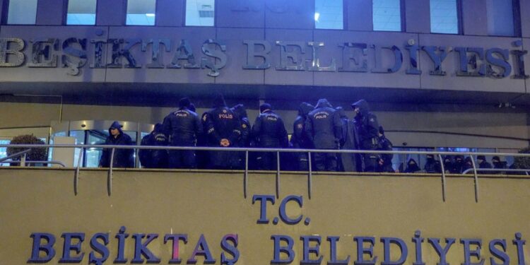 CHP'li başkanlar Beşiktaş Belediyesi'ne gidecek