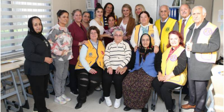 Çiğli Belediyesi'nden kadınlara eğitim desteği; okuma yazma kursu