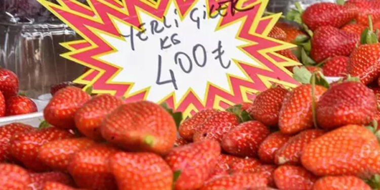 Çileğin adedi 15, kilosu 400 lira oldu