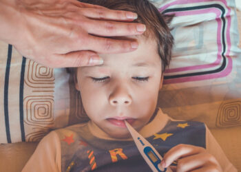 'Çocuklarda tekrarlayan orta kulak iltihabı, işitme kaybına yol açabilir'