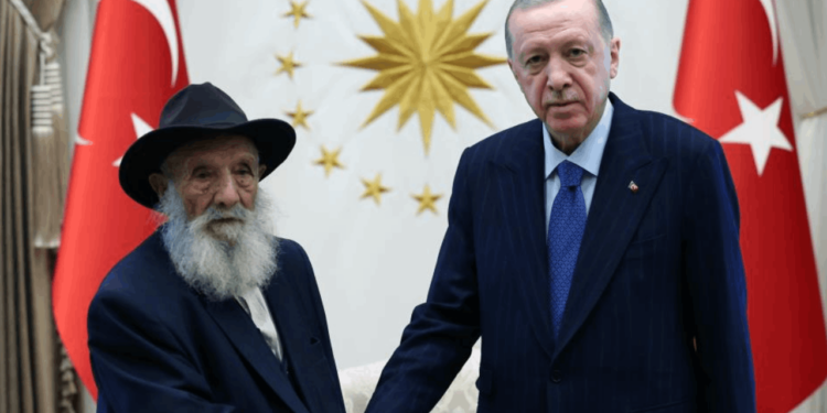 Cumhurbaşkanı Erdoğan Alevi Dedesi Ahmet Uğurlu ile Görüştü