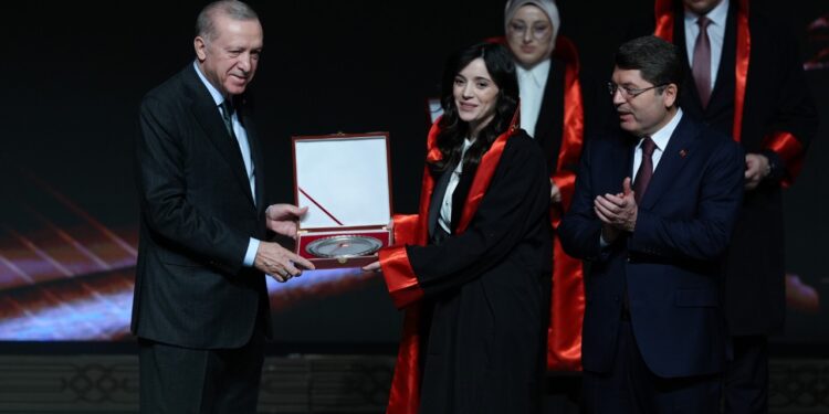 Cumhurbaşkanı Erdoğan Rize'yi Duyunca Gülümsetti: Ula Bizden İzin Aldın mı?