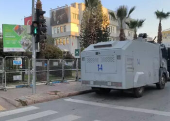 DEM Partili Akdeniz Belediyesi eşbaşkanları ve meclis üyeleri gözaltına alındı
