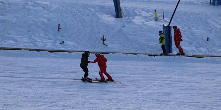 Dayanışma, utanma, empati, yas artık "ortak" değerlerimiz değil, onca insanın can verdiği yerde kayak yapma çabası bu yüzden