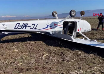 Denizli’de eğitim uçağı zorunlu sert iniş yaptı: 1 yaralı