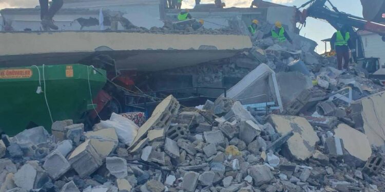 Depremde 51 kişinin öldüğü binaların müteahhidi Akar'ın tahliyesine tepki: Adalete olan güveni sarsmıştır